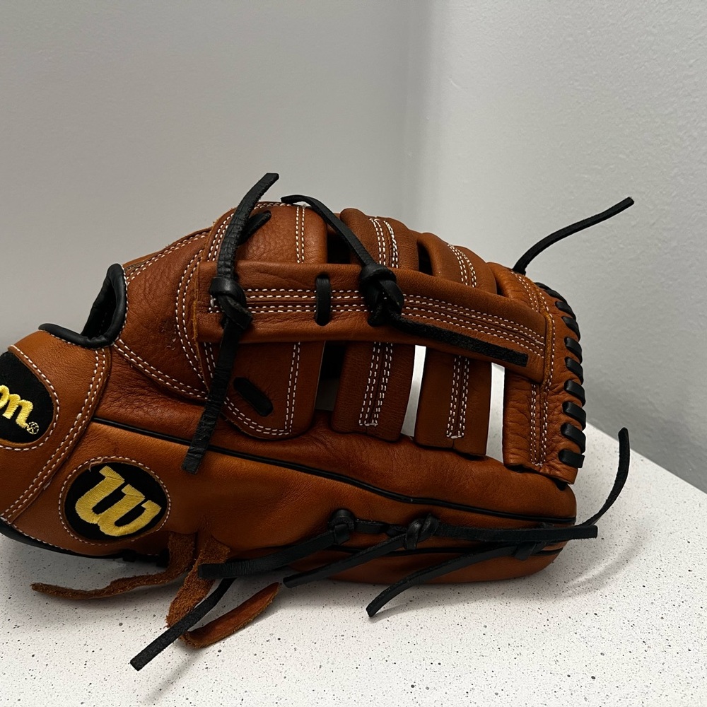 Wilson Tan Leather A900 Baseball Mitt